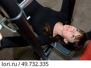beautiful girl bodybuilder execute exercise with weight. Стоковое фото, агентство Ingram Publishing / Фотобанк Лори