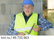 a builder is revonating apartment. Стоковое фото, агентство Ingram Publishing / Фотобанк Лори