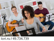 young performers rehearsing for a gig. Стоковое фото, агентство Ingram Publishing / Фотобанк Лори