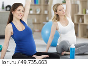 pregnant women excercises with gymnastic ball. Стоковое фото, агентство Ingram Publishing / Фотобанк Лори