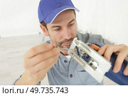 carpenter replacing a rotary cutters blade. Стоковое фото, агентство Ingram Publishing / Фотобанк Лори