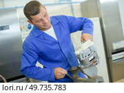 male worker during appliance assembling work. Стоковое фото, агентство Ingram Publishing / Фотобанк Лори