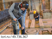 construction worker holding jackhammer and breaking reinforced concrete. Стоковое фото, агентство Ingram Publishing / Фотобанк Лори