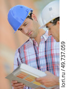 manager and surveyor are checking site. Стоковое фото, агентство Ingram Publishing / Фотобанк Лори