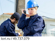 woman technician reading the electricity outdoors. Стоковое фото, агентство Ingram Publishing / Фотобанк Лори