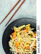 Plate with salad of enoki mushrooms and vegetables. Chinese food, healthy food. Top view.. Salad with enoki mushrooms. Стоковое фото, агентство Ingram Publishing / Фотобанк Лори