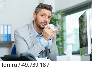 portrait of a young businessman with grippe. Стоковое фото, агентство Ingram Publishing / Фотобанк Лори