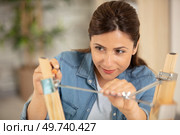 woman replacing light bulb at home. Стоковое фото, агентство Ingram Publishing / Фотобанк Лори