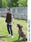breeder training dog. Стоковое фото, агентство Ingram Publishing / Фотобанк Лори