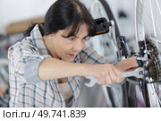fixing bike brake with key kit. Стоковое фото, агентство Ingram Publishing / Фотобанк Лори