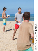men playing on the beach. Стоковое фото, агентство Ingram Publishing / Фотобанк Лори