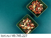 Mix of nuts. Almonds, hazelnuts, cashews, peanuts pistachios and Brazilian nuts. Space for text.. Mixed nuts in a bowl. Стоковое фото, агентство Ingram Publishing / Фотобанк Лори