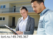 portrait of a couple viewing an appartment. Стоковое фото, агентство Ingram Publishing / Фотобанк Лори