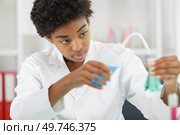 female trainee working with chemicals. Стоковое фото, агентство Ingram Publishing / Фотобанк Лори