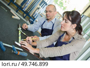 female artisan working on wooden picture frame. Стоковое фото, агентство Ingram Publishing / Фотобанк Лори