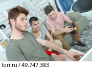 a group of young artists are preparing photoshoot. Стоковое фото, агентство Ingram Publishing / Фотобанк Лори