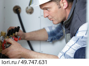 male plumber reading the water meter. Стоковое фото, агентство Ingram Publishing / Фотобанк Лори