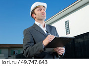 building surveyor at site. Стоковое фото, агентство Ingram Publishing / Фотобанк Лори