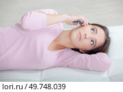 Lady layed on her side, on telephone. Стоковое фото, агентство Ingram Publishing / Фотобанк Лори