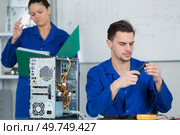 students in electronics practising their skills. Стоковое фото, агентство Ingram Publishing / Фотобанк Лори