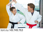 man and woman doing karate. Стоковое фото, агентство Ingram Publishing / Фотобанк Лори