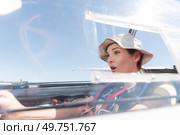 woman amazed with the view from the glider. Стоковое фото, агентство Ingram Publishing / Фотобанк Лори