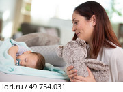 warm moment of mother cradling her newborn sleeping baby. Стоковое фото, агентство Ingram Publishing / Фотобанк Лори