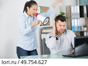 lady boss shouting with megaphone at colleague. Стоковое фото, агентство Ingram Publishing / Фотобанк Лори