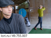 portrait of men practicing golf swing. Стоковое фото, агентство Ingram Publishing / Фотобанк Лори