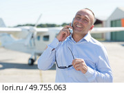 confident pilot on the phone. Стоковое фото, агентство Ingram Publishing / Фотобанк Лори