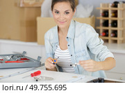 woman fixes on wooden frame. Стоковое фото, агентство Ingram Publishing / Фотобанк Лори