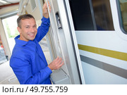 Fitter working on camper van. Стоковое фото, агентство Ingram Publishing / Фотобанк Лори