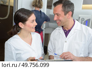 two doctors talking. Стоковое фото, агентство Ingram Publishing / Фотобанк Лори