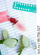 21-day oral contraceptive pills, birth control and pregnancy planning concept. 21 day oral contraceptive pills, birth control and pregnancy planning. Стоковое фото, агентство Ingram Publishing / Фотобанк Лори