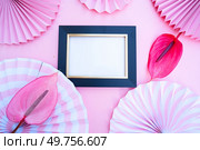 menopausal hormone therapy MHT or hormone replacement therapy HRT concept with copy space. menopausal hormone therapy MHT or hormone replacement therapy HRT. Стоковое фото, агентство Ingram Publishing / Фотобанк Лори
