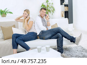 a happy couple at home. Стоковое фото, агентство Ingram Publishing / Фотобанк Лори
