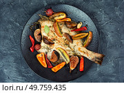 Cambala fish in a fruit marinade. Dietary fish, flounder fish baked or fried with figs, kiwi and sharp pepper. Top view.. Cambala fish in a fruit marinade. Стоковое фото, агентство Ingram Publishing / Фотобанк Лори