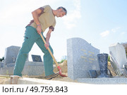 a grounds keeper in cemetery. Стоковое фото, агентство Ingram Publishing / Фотобанк Лори