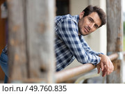 handsome young happy man posing. Стоковое фото, агентство Ingram Publishing / Фотобанк Лори