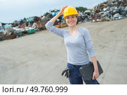 Portrait of woman in scrapyard. Стоковое фото, агентство Ingram Publishing / Фотобанк Лори