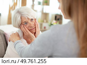 daughter supports her elderly mother in a difficult moment. Стоковое фото, агентство Ingram Publishing / Фотобанк Лори