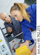 young female electrician with mentor. Стоковое фото, агентство Ingram Publishing / Фотобанк Лори