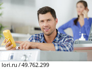 checking the washing machine with multitester. Стоковое фото, агентство Ingram Publishing / Фотобанк Лори