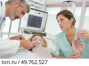 she takes care of patient. Стоковое фото, агентство Ingram Publishing / Фотобанк Лори