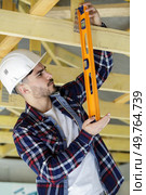 serious man needs to be sure about construction level. Стоковое фото, агентство Ingram Publishing / Фотобанк Лори