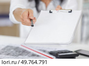 woman architect asking for signature. Стоковое фото, агентство Ingram Publishing / Фотобанк Лори