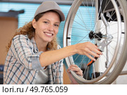 woman making an adjustment on a wheelchair. Стоковое фото, агентство Ingram Publishing / Фотобанк Лори