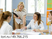 happy learners listening to teacher at lesson. Стоковое фото, агентство Ingram Publishing / Фотобанк Лори