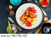 Juicy pieces of fried cod fish. Fried fish with a crispy crust.. Diep-fried cod fish pieces. Стоковое фото, агентство Ingram Publishing / Фотобанк Лори