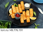 Fish fingers or nuggets, crispy fish steak on the plate.. Fish fingers or nuggets, fish sticks. Стоковое фото, агентство Ingram Publishing / Фотобанк Лори